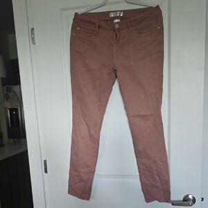 No Boundaries Women's Pants in Dusty Pink